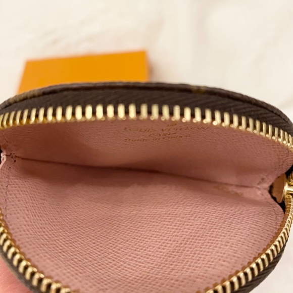 Authentic Louis Vuitton round coin pouch Japan Christmas edition - Picture 6 of 8